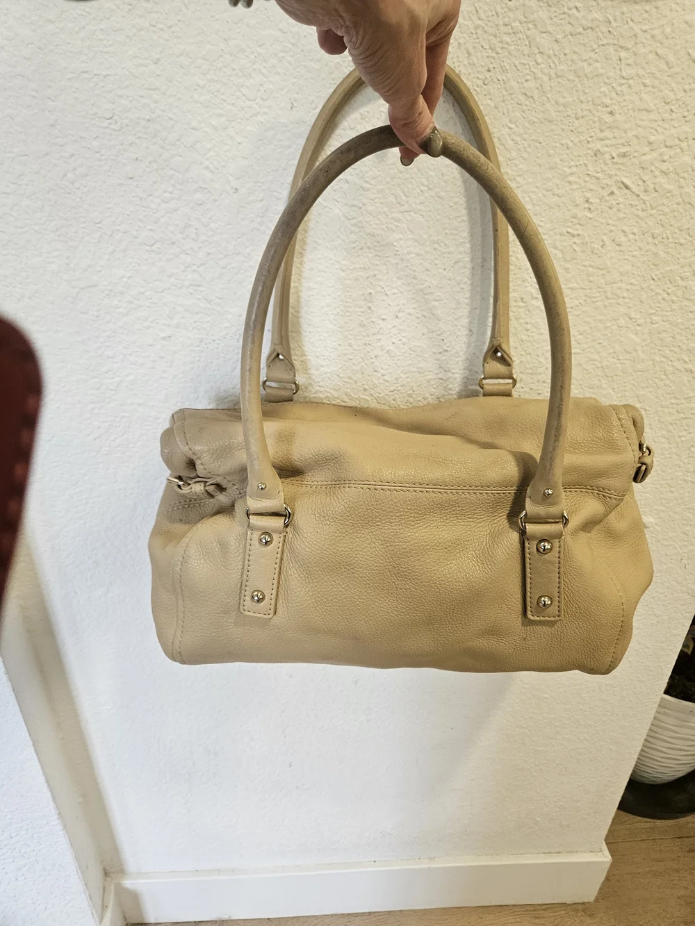 Kate Spade New York Cobble Hill Leslie Pebbled Leather Satchel – Beige/Tan